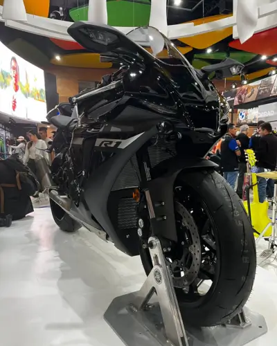Yamaha R1 Frontal